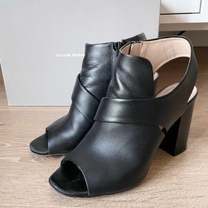 Club Monaco | Ammey Sandal in Black Leather